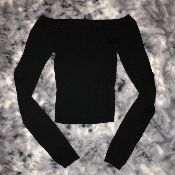 Forever 21 Tops - Small XXI off the shoulder crop top